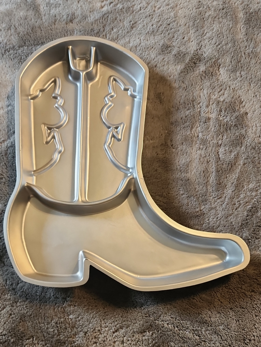 Boot Plate, Painted Silver (not for food use)